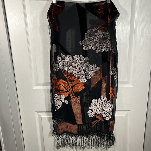 100% Silk scarf - Picture 2 of 3